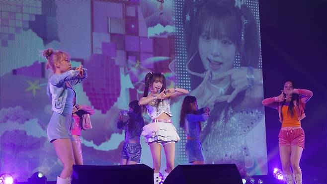 최예나, 日 팬심 사로잡은 단독쇼..하츠네 미쿠와 협업 신곡 깜짝 공개