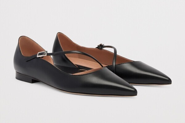 곡선 디테일이 들어간 블랙 슈즈 가격미정 말론슐져