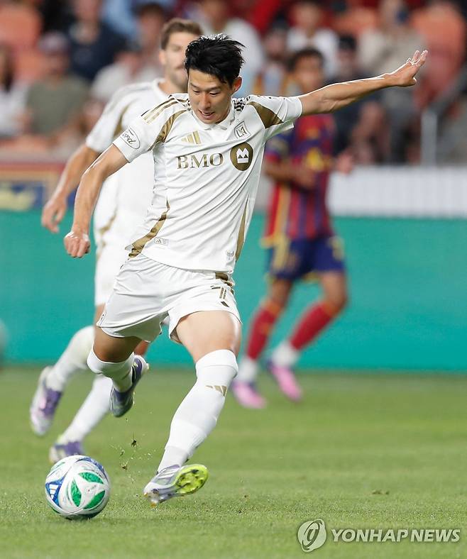 슈팅하는 손흥민 [AFP=연합뉴스]