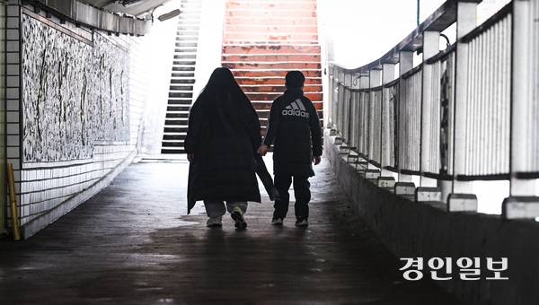 정부의 ‘이민청’ 설립을 기대하며 경기도가 이민전담기구 유치 지원을 위한 용역에 돌입 했지만, 최근 발표된 정부의 조직개편안에 이민전담기구 관련 내용이 포함되지 않으면서 관련 논의가 허공에 떠버렸다. 사진은 기사 내용과 관련 없음. /경인일보DB