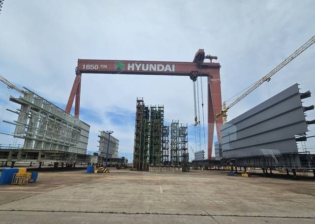 블록 제작이 한창인 군산조선소/사진=전북일보DB