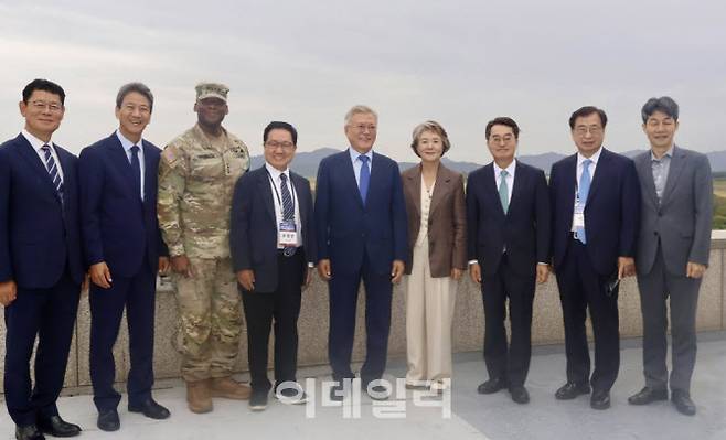 판문점 공동경비구역(JSA)을 찾은 문재인 전 대통령. (사진=유엔사 페이스북)