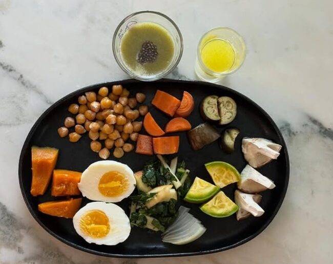 달걀, 콩 등 단백질로 구성된 아침 식단은 체중 조절에도 이롭다. 사진=신애라 인스타그램