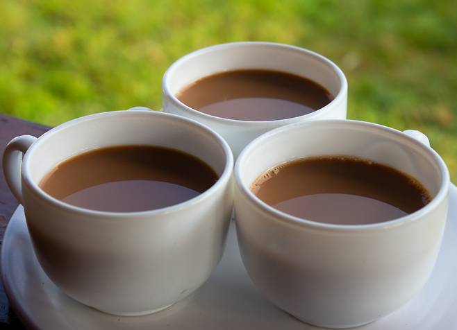 미국 식사지침자문위원회는 하루 3~4잔, 즉 카페인 400mg 이내의 섭취를 권장한다. 사진= 게티이미지뱅크