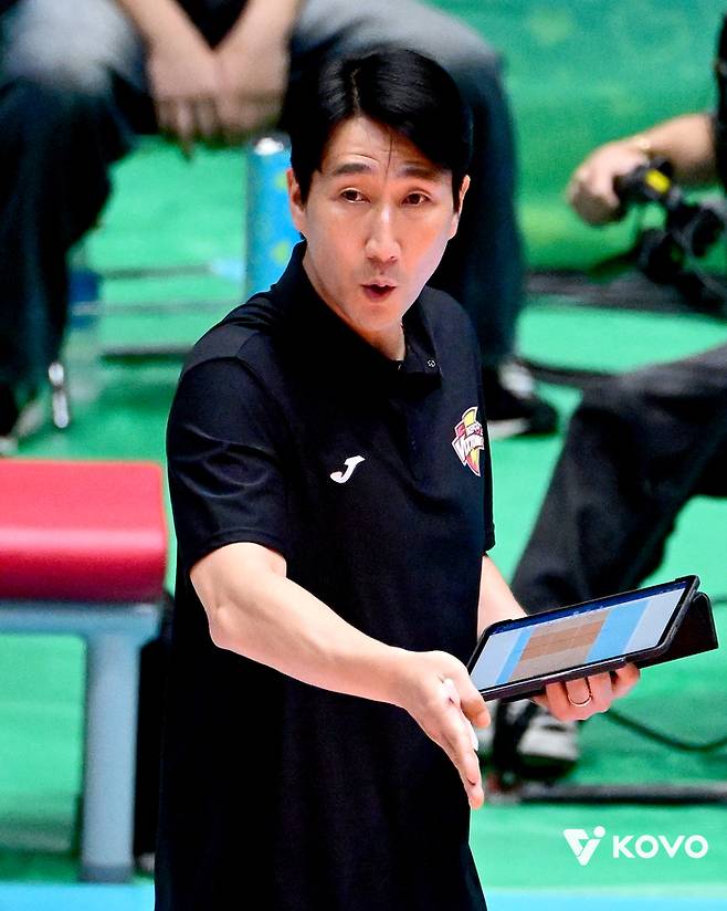 권영민 감독. 사진 | 한국배구연맹