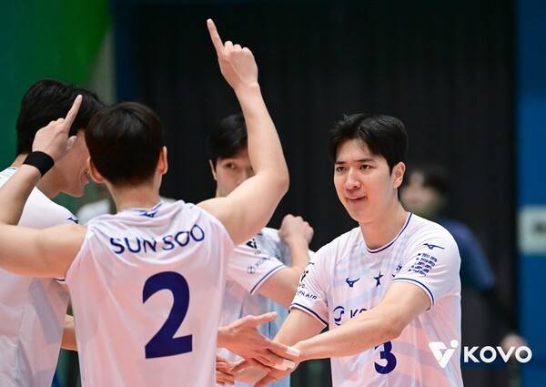 19일 여수진남체육관에서 치러진 삼성화재와의 2025 여수∙NH농협컵 프로배구대회 남자부 준결승전에서 대한항공의 김준호가 득점 후 기뻐하고 있다. /사진=한국배구연맹