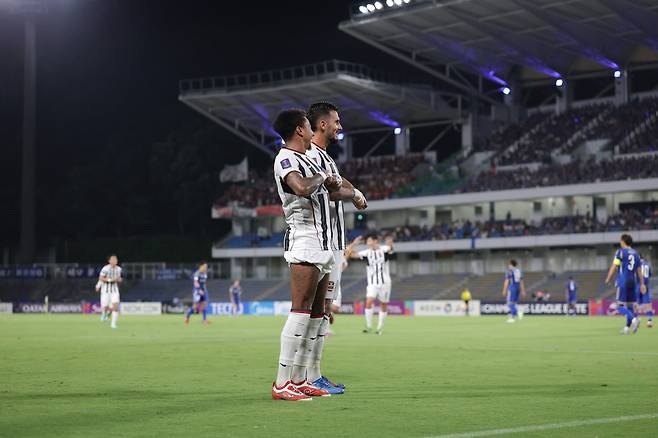 마치다기온스타디움(마치다, 일본)/ 2025-2026 AFC 챔피언스리그 엘리트/ ACLE/ 리그스테이지 1차전/ FC마치다젤비아 vs FC서울/ 서울 둑스 득점, 린가드 도움/ 골 세레머니/ 사진 정재훈