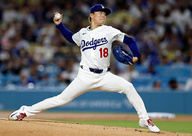 LA 다저스 야마모토 요시노부가 선발로 등판해 힘차게 공을 뿌리고 있다. AFP연합뉴스