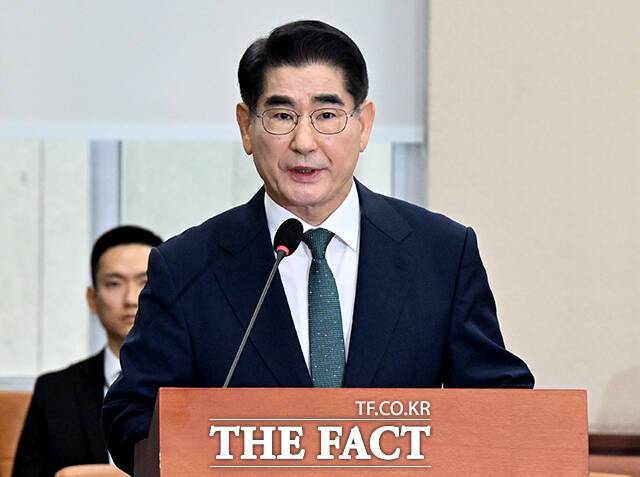 김용현 국방부 장관 후보자가 2일 오전 서울 여의도 국회에서 열린 국방부 장관 후보자 인사청문회에 참석해 모두발언을 하고 있다. /배정한 기자