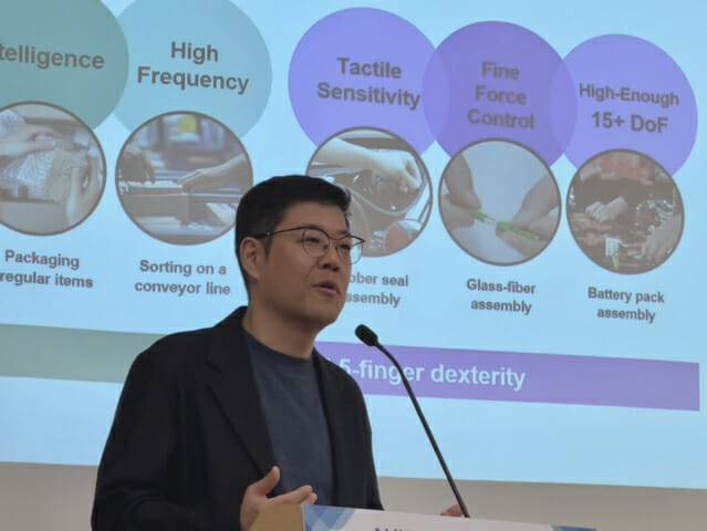 류중희 리얼월드 대표가 19일 국회도서관에서 열린 'AI 인사이트 포럼 피지컬 AI'에서 발표하고 있다. (사진=지디넷코리아 신영빈 기자)