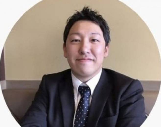 연예 기획사 '고 리틀 바이 리틀'(GO little by little) 대표 토리마루 히로시. 기획사 홈페이지