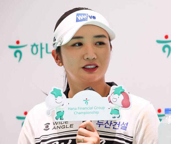 2025년 한국여자프로골프(KLPGA) 투어 하나금융그룹 챔피언십에 출전한 박혜준 프로가 1라운드 경기 후 공식 기자회견하는 모습이다. 사진제공=KLPGA