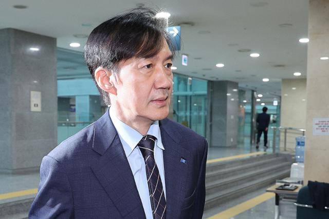 조국 조국혁신당 비상대책위원장이 19일 서울 여의도 국회 의원회관에서 비공개로 열린 조국혁신당 직장 내 괴롭힘 및 성희롱·성폭력 예방 교육에 참석하고 있다. 뉴스1