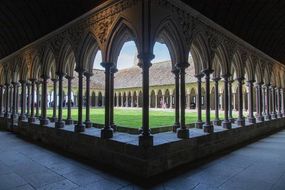 수도원 회랑. 수도자들의 기도와 묵상을 위해 만든 공간이다.