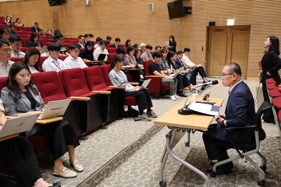 위성락 국가안보실장이 19일 서울 용산 대통령실에서 이재명 대통령 미 뉴욕 순방 관련 브리핑을 하고 있다. 대통령실사진기자단