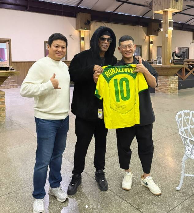 이윤규 넥슨 부장이 호나우지뉴 섭외를 위해 브라질까지 날아가는 정성을 들였다. [사진 이윤규 인스타그램]