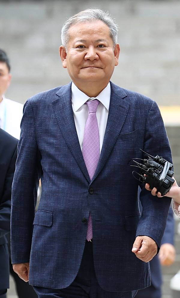 이상민 전 행정안전부 장관이 구속 전 피의자 심문(영장실질심사)를 위해 지난 7월 31일 서울 서초구 서울중앙지방법원으로 들어서고 있다. 연합뉴스