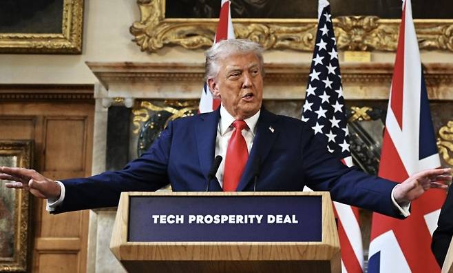 영국서 회견하는 도널드 트럼프 미국 대통령. AFP연합뉴스