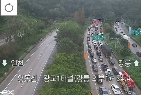 오후 12시44분께 광교 방음터널 교통 상황. 한국도로공사 제공