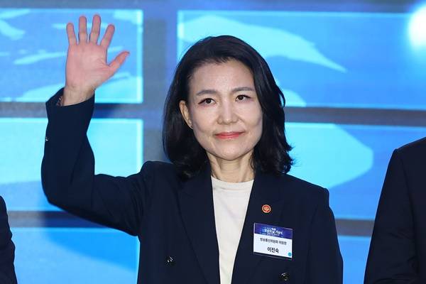 ▲이진숙 위원장이 9월3일 서울 영등포구 페어몬트 앰배서더 서울에서 열린 제62회 방송의 날 기념식에서 참석자들에게 인사하고 있다. ⓒ연합뉴스