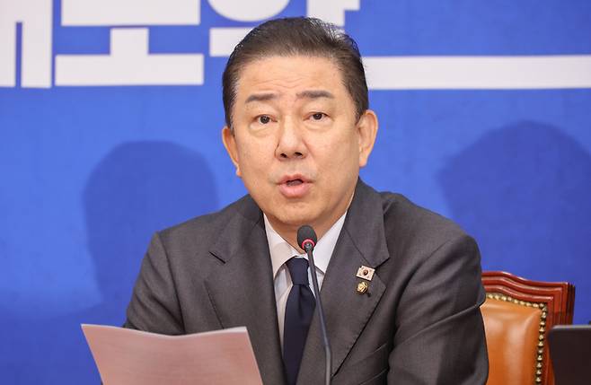 더불어민주당 김병기 원내대표가 19일 국회에서 열린 최고위원회의에서 발언하고 있다.  [연합뉴스]