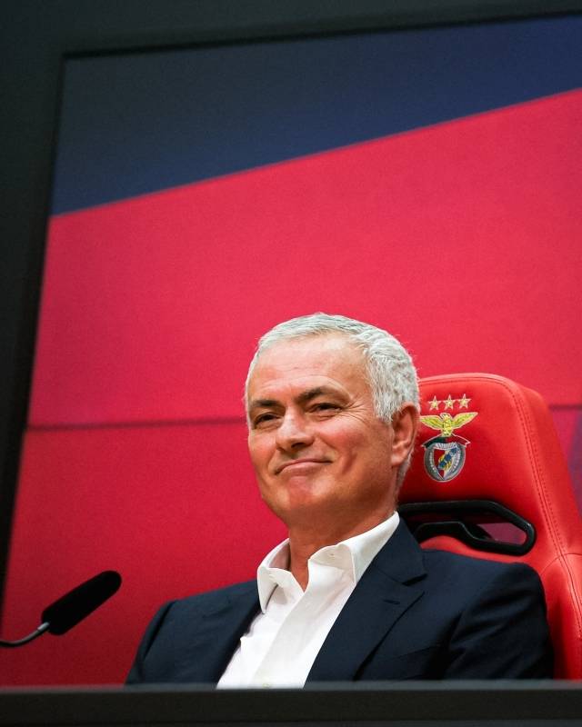 무리뉴의 벤피카 복귀전은 오는 21일(한국시간) AVS 푸트볼전이다. 그는 “한 번에 모든 걸 바꿀 수 없다. 차분해야 한다. 우리는 경기장에 나설 때 11명이 아닌 수백만명이 함께하고 있다는 사실을 알아야 한다. 전술적인 부분에서는 내가 해야 할 일이 있지만 아주 신중하게 다가갈 것이다. 본질을 왜곡하고 싶지 않고 많은 걸 바꿀 능력도 없다”고 진심을 전했다. 사진=벤피카 SNS