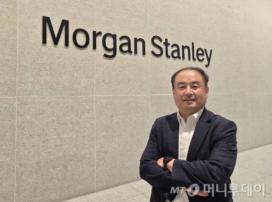 이병선 모건스탠리 퇴직연금 담당 이사가 미국 뉴욕 맨해튼 본사에서 머니투데이와 인터뷰를 하고 있다. /사진=심재현 특파원