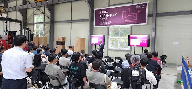 백준호 모비어스 대표가 AI·로봇 자율화 기술에 대해 소개 중인 모습/사진제공=모비어스