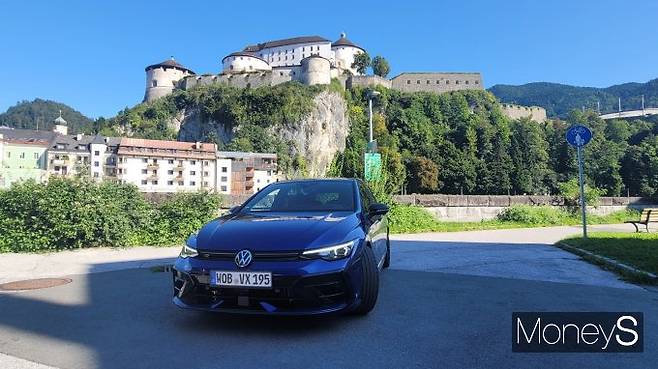 8세대 페이스리프트 모델 '골프R'의 외모는 역동적인 차의 성능을 느끼기에 충분하다. /사진=김창성 기자