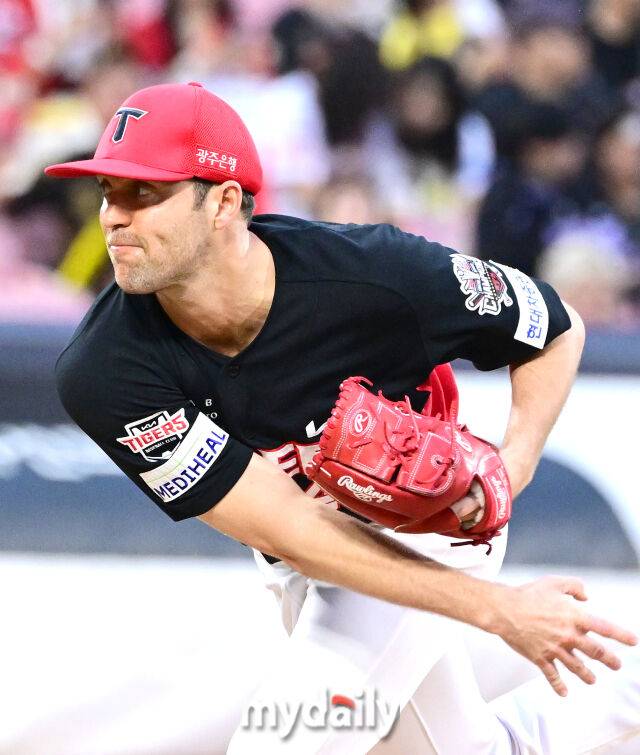 2025년 8월 29일 오후 경기도 수원KT위즈파크에서 열린 '2025 신한 SOL뱅크 KBO 리그' KIA 타이거즈와 KT 위즈의 경기. KIA 선발투수 네일이 역투하고 있다./마이데일리