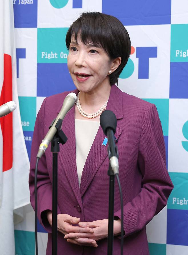 일본의 다카이치 사나에 전 경제안보상이 18일(현지시간) 일본 도쿄에서 자민당 총재 선거에 출마할 의향을 밝히고 있다. [AFP]