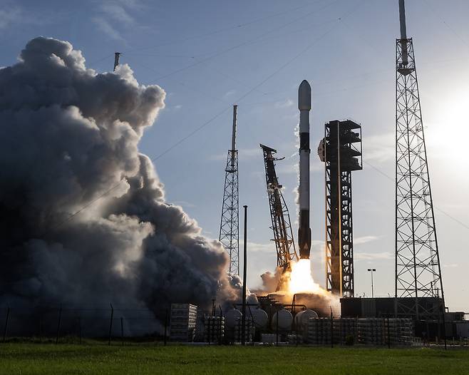 지난 14일 플로리다 케이프 커내버럴 우주군기지에서 시그너스 XL 우주선을 발사하고 있다. [UPI]