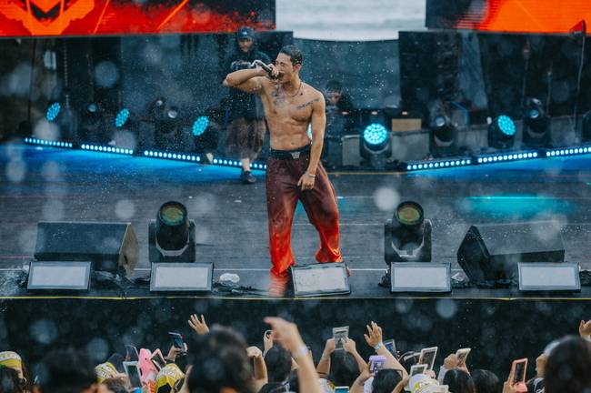 WAAO엔터테인먼트 제공