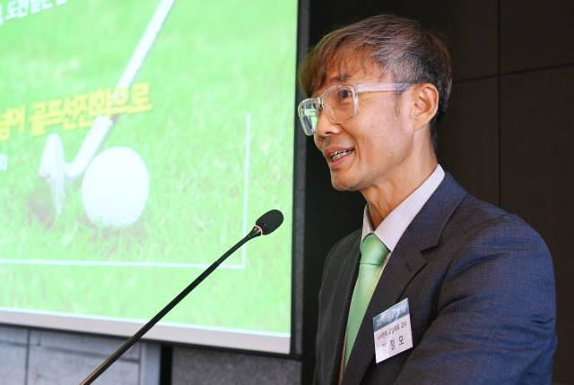강연을 하고 있는 김정모 나사렛대 교수. 오승현 기자