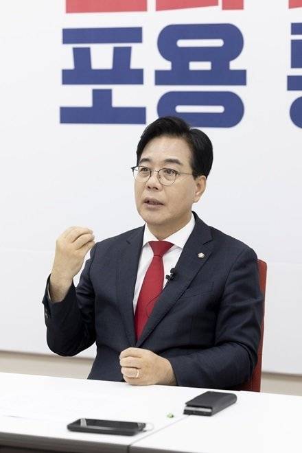 송언석 국민의힘 원내대표는 “내년 지방선거를 국민 신뢰 회복의 분수령으로 삼아, 민심 승리의 전환점을 반드시 만들어낼 것”이라고 말했다. 지호영 기자
