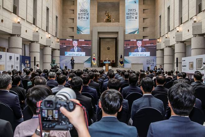 조희대 대법원장이 9월12일 서울 서초구 대법원에서 열린 '2025 대한민국 법원의 날 기념식'에서 기념사를 하고 있다. ⓒ시사저널 최준필