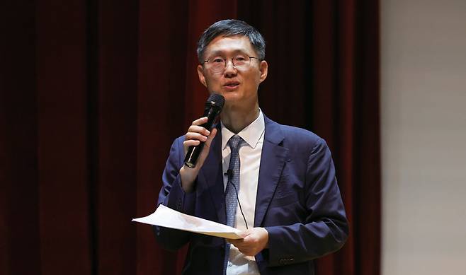 문형배 전 헌법재판소장 권한대행이 9월10일 서울 마포구 서강대학교에서 특별 강연을 하고 있다. ⓒ뉴시스