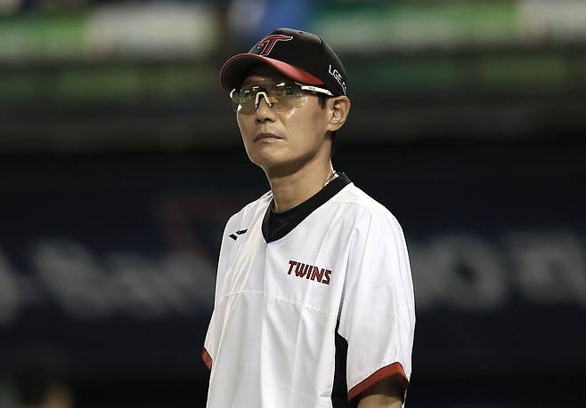 염경엽 LG 감독은 신인 투수들의 구속이 당장 빠르지 않아도 투구 메커니즘이 안정적이라면 성장할 여지가 있다고 본다. 현대 프런트 시절 KIA 양현종의 지명을 고민했던 경험이 그에게 큰 공부가 됐다. 뉴시스