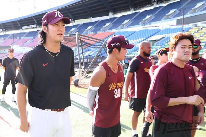 ▲ 왼쪽에 선 안우진 ⓒ키움 히어로즈