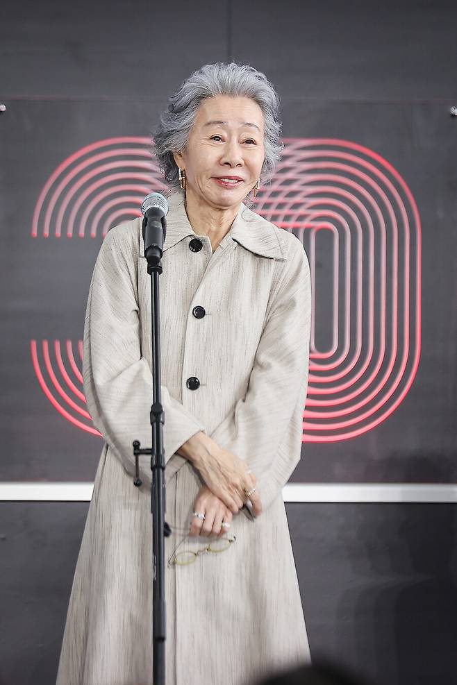 ▲ 제30회 부산국제영화제 '결혼피로연' 야외무대인사의 윤여정. ⓒ연합뉴스