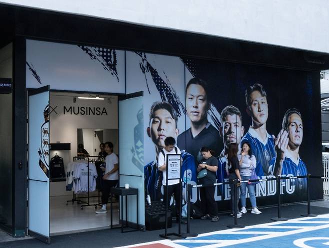 서울이랜드X무신사의 'One Drop, One Moment(원 드롭, 원 모먼트)' 팝업스토어가 19일 서울 성동구 무신사 스페이스 성수3에서 열렸다. /사진=서울이랜드 제공