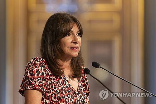 안 이달고 파리 시장 [EPA 연합뉴스 자료사진. 재판매 및 DB 금지]