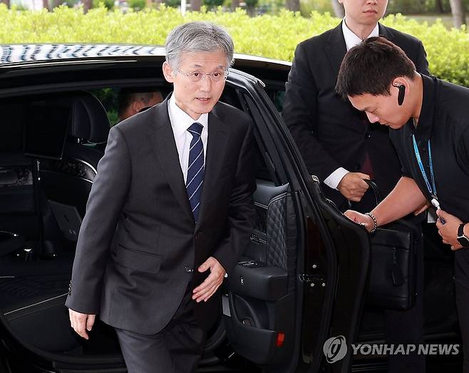 출근하는 조희대 대법원장 (서울=연합뉴스) 한종찬 기자 = 조희대 대법원장이 19일 서울 서초구 대법원으로 출근하고 있다. 2025.9.19 saba@yna.co.kr