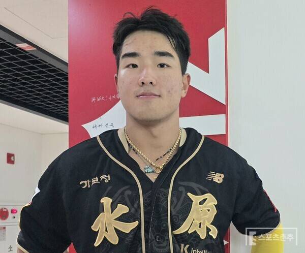 KT위즈 안현민이 20일 폰세 상대 4타점을 뽑아내며 수훈 선수가 됐다. (사진=스포츠춘추 황혜정 기자)