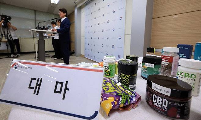 조성훈 식품의약품안전처 수입유통안전과장이 2일 서울 양천구 서울지방식약청 브리핑실에서 ‘마약성분 함유 의심 해외직구식품 기획검사 결과’ 브리핑을 하고 있다. (사진=뉴스1)