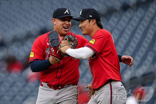 애틀랜타 브레이브스에서 새로운 전환점을 마련하고 있는 김하성(오른쪽). ⓒ AFP=뉴스1
