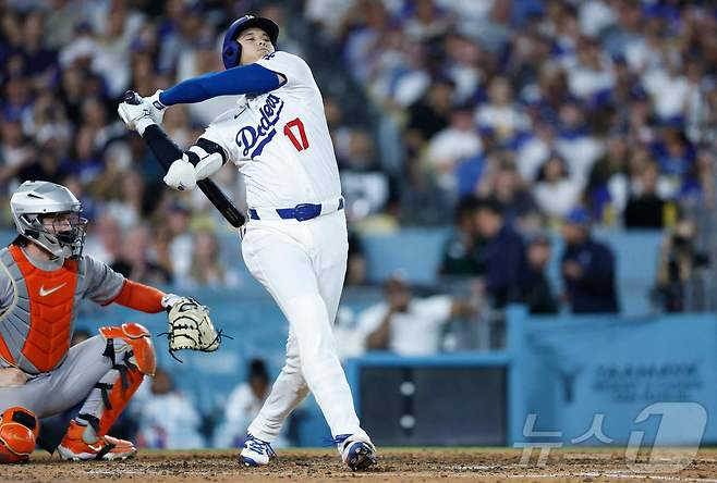 타격하는 다저스 오타니.ⓒ AFP=뉴스1