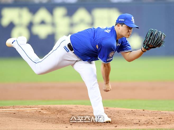 삼성 최원태가 잠실구자에서 열린 2025 KBO리그 두산과 경기에 선발 등판해 힘차게 공을 던지고 있다. 잠실 | 박진업 기자 upandup@sportsseoul.com