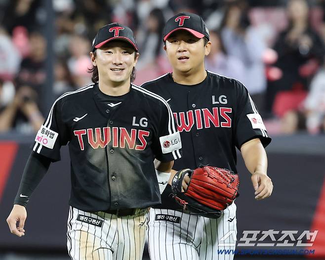 18일 수원 케이티위즈파크에서 열린 KT와 LG의 더블헤더 2차전. 6회 투구를 마치고 마운드를 내려오는 LG 선발 송승기. 수원=송정헌 기자songs@sportschosun.com/2025.09.18/