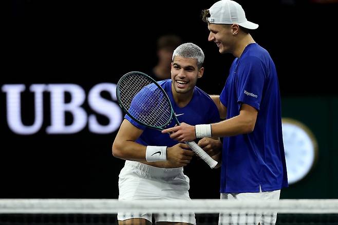 2025 레이버컵 첫 날 팀 유럽 대표로 복식에 출전한 알카라스와 멘시크. 레이버컵